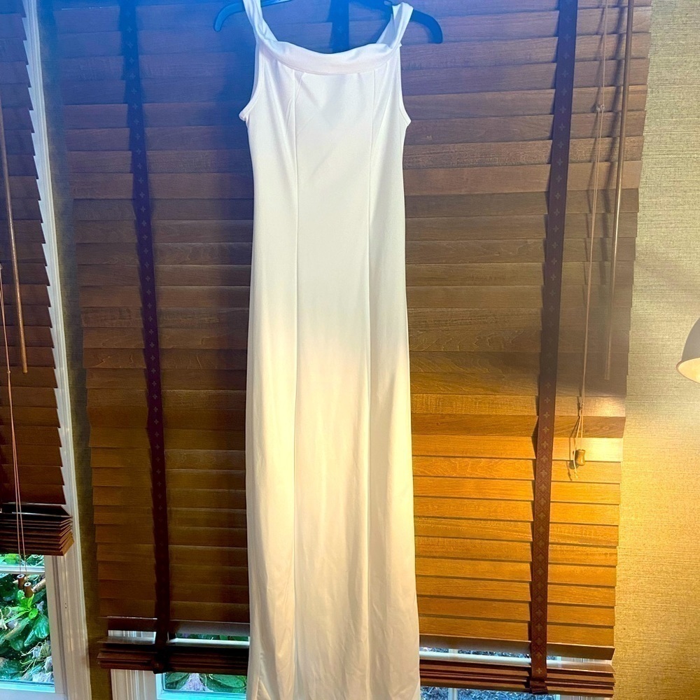 Alinanova White Off Shoulder V neck Fitted Gown - Picture 5 of 6